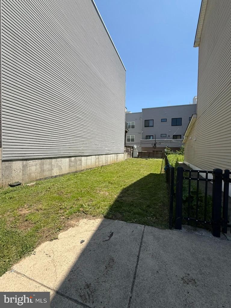 1537 N Franklin St, Philadelphia, PA 19122