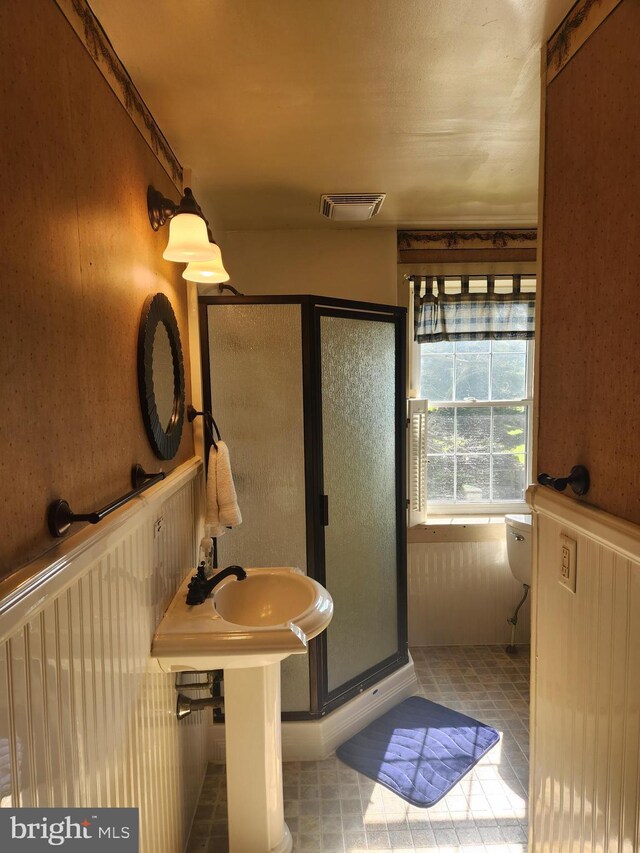 4560 Bossler Rd, Elizabethtown, PA 17022 - bathroom featuring a shower stall