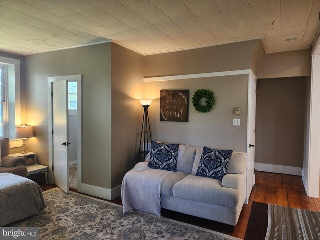 4560 Bossler Rd, Elizabethtown, PA 17022 - living room featuring hardwood / wood-style floors, crown molding, and baseboards