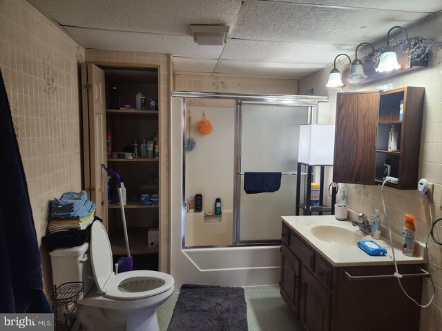 4560 Bossler Rd, Elizabethtown, PA 17022 - bathroom featuring tile walls, vanity, bath / shower combo with glass door, toilet, and decorative backsplash