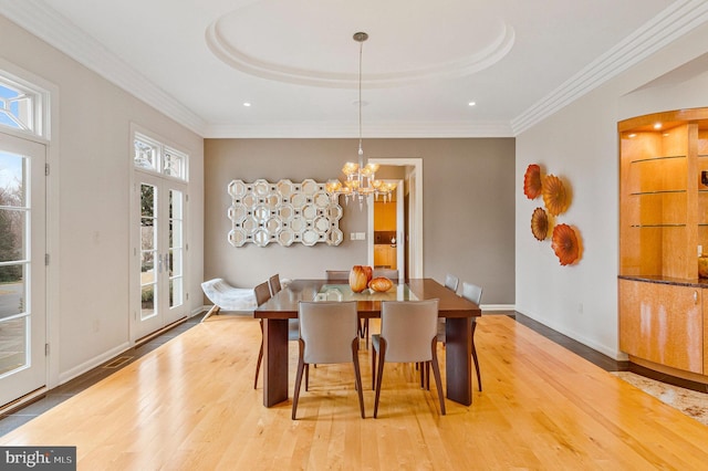 918 Centrillion Dr, Mclean, VA 22102 - dining area featuring wood finished floors, a chandelier, a raised ceiling, ornamental molding, and baseboards