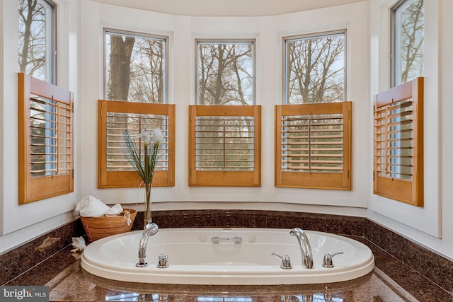 918 Centrillion Dr, Mclean, VA 22102 - full bath featuring a bath and plenty of natural light