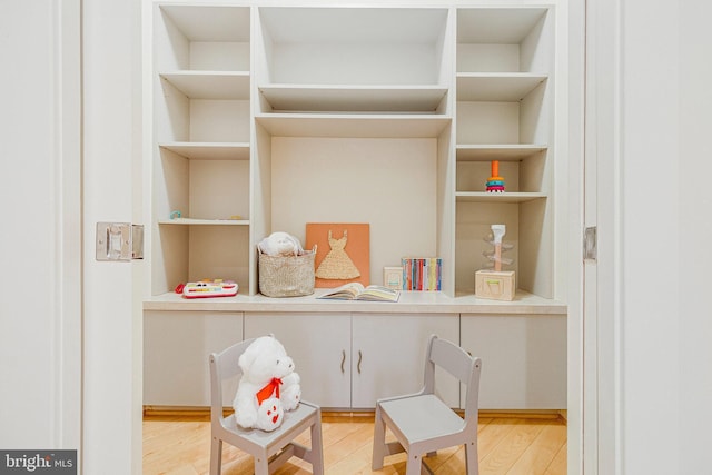 918 Centrillion Dr, Mclean, VA 22102 - interior space featuring wood finished floors and built in shelves