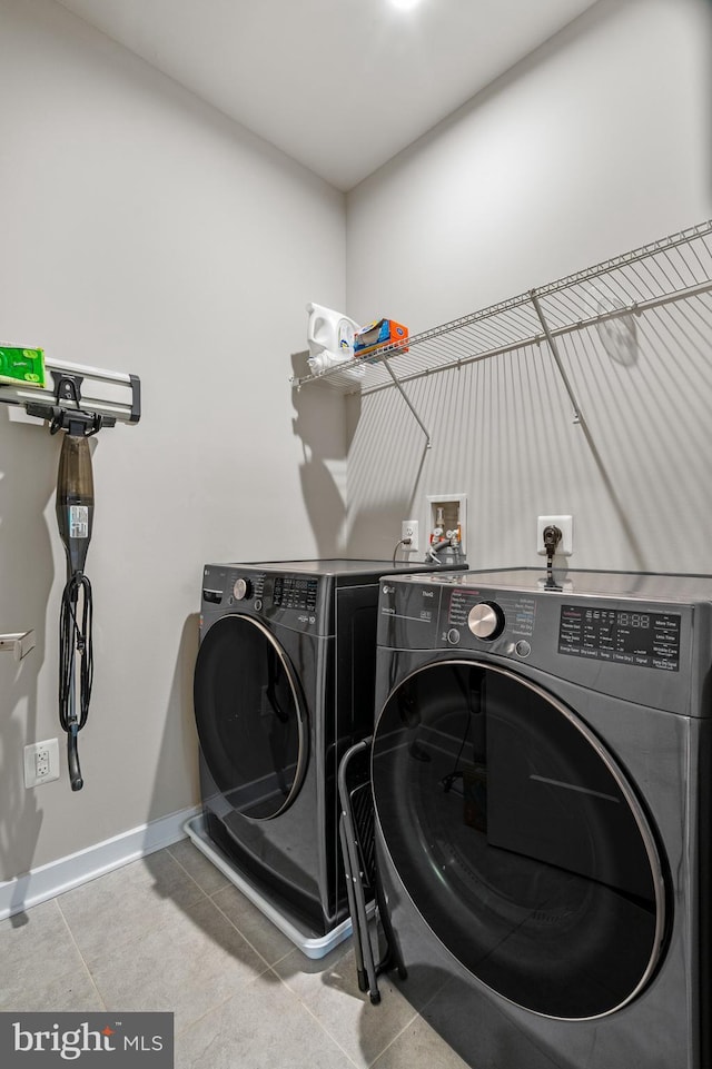 1528 Catbriar Way, Odenton, MD 21113 - laundry area featuring washing machine and dryer, baseboards, and tile patterned floors