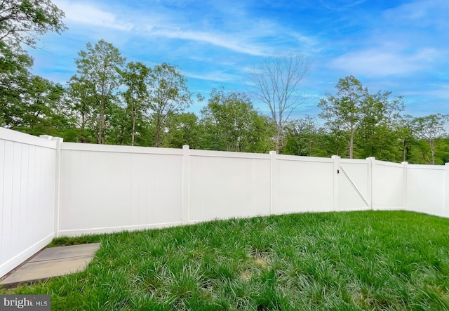 45375 Concord Way, California, MD 20619 - view of yard
