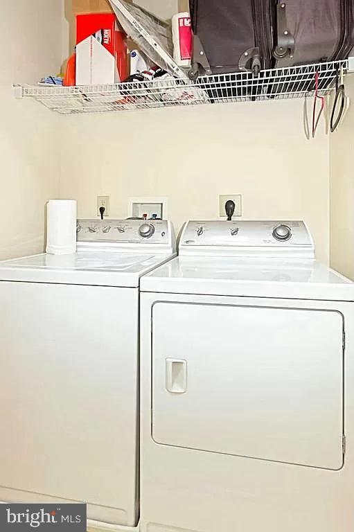 2665 Prosperity Ave Unit 6, Fairfax, VA 22031 - laundry area featuring separate washer and dryer