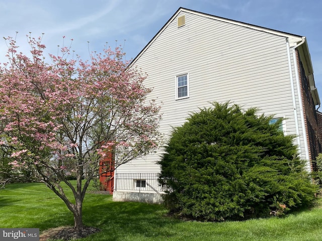 1176 Bandy Run Rd, Herndon, VA 20170 - view of side of property with a yard