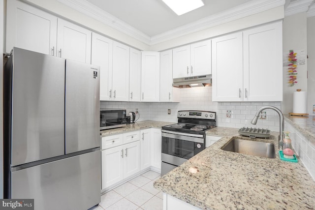 4057 Glostonbury Way, Fairfax, VA 22030 - kitchen featuring stainless steel appliances, under cabinet range hood, a sink, ornamental molding, and white cabinetry