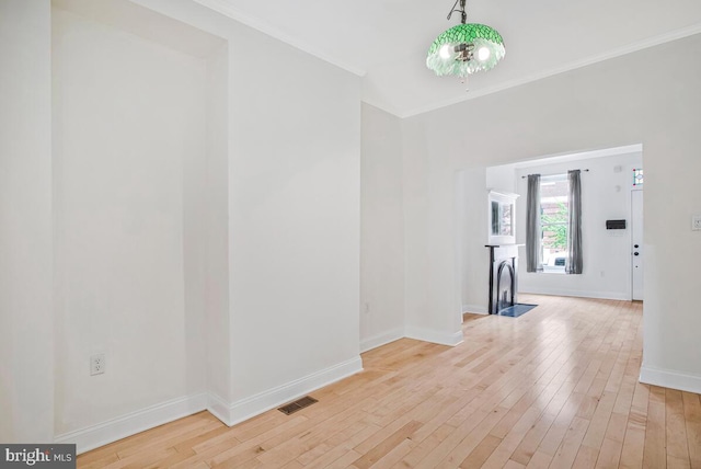 743 W Cross St, Baltimore, MD 21230 - entryway featuring crown molding and light wood-style floors
