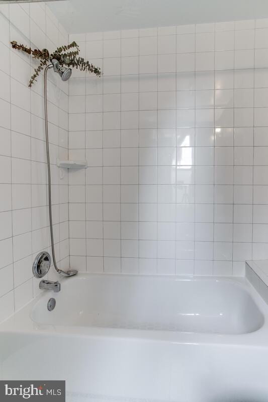 743 W Cross St, Baltimore, MD 21230 - full bathroom with bathing tub / shower combination