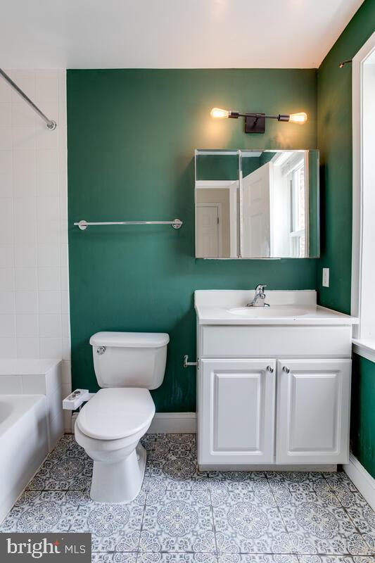 743 W Cross St, Baltimore, MD 21230 - full bath with vanity, shower / bathtub combination, and tile patterned floors