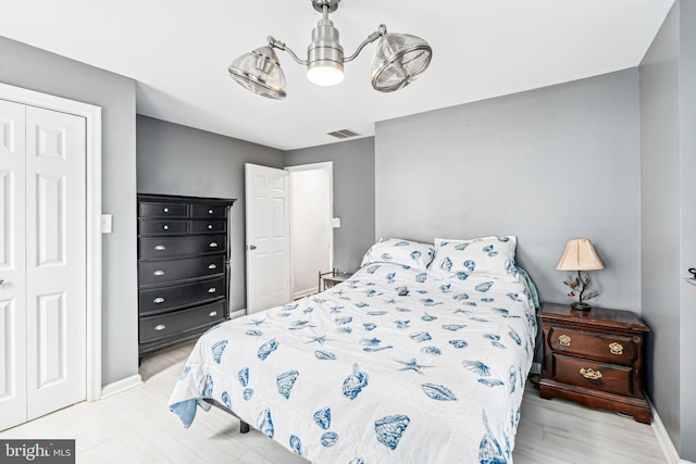 656 48th St, Baltimore, MD 21224 - bedroom featuring baseboards, a closet, and a chandelier