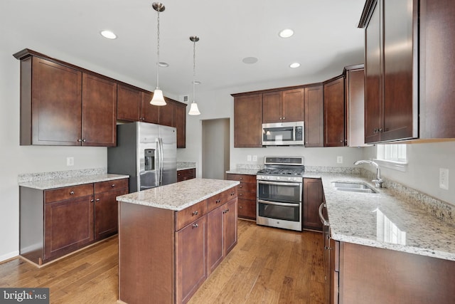 11 Worsham Ln, Fredericksburg, VA 22405 - kitchen featuring stainless steel appliances, a sink, light wood-type flooring, a kitchen island, and recessed lighting