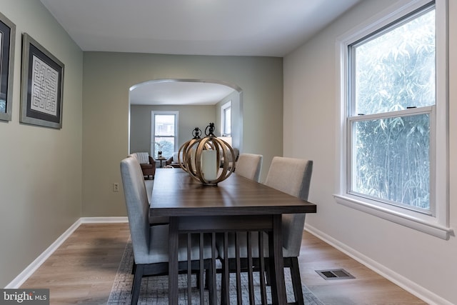 5634 8th Rd N, Arlington, VA 22205 - dining space featuring arched walkways and light wood-type flooring