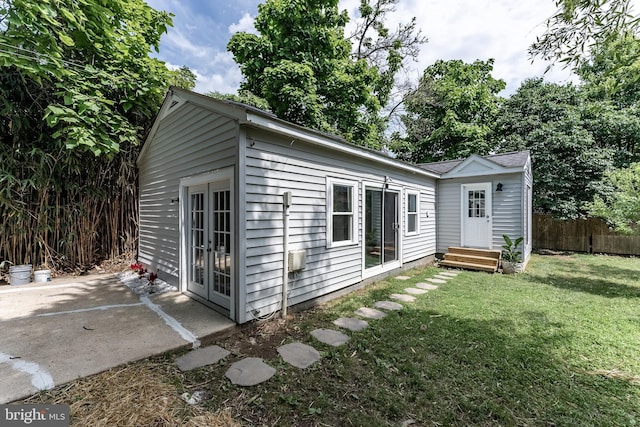 5634 8th Rd N, Arlington, VA 22205 - back of property with french doors and a patio