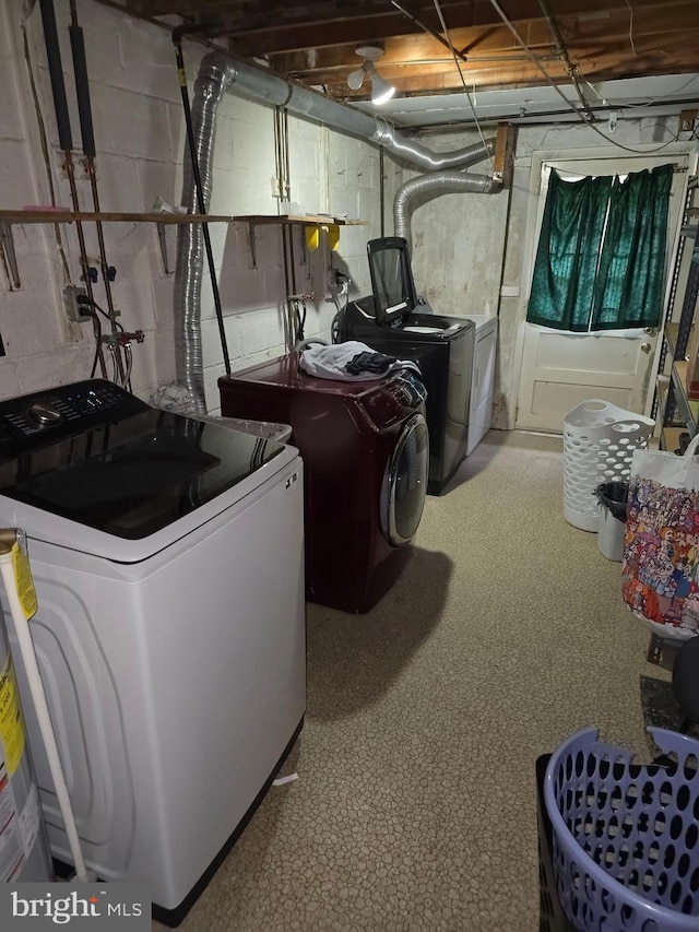 9618 Hoff St, Philadelphia, PA 19115 - laundry room with washing machine and dryer