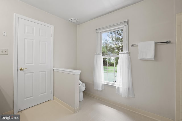 13412 Glen Taylor Ln, Herndon, VA 20171 - full bathroom with toilet and baseboards