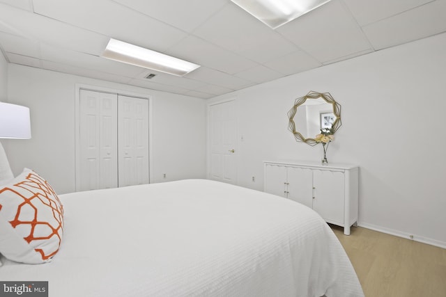 13412 Glen Taylor Ln, Herndon, VA 20171 - bedroom with light wood-style floors, a drop ceiling, and a closet