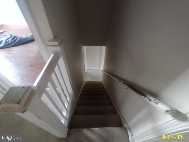 608 Chestnut Hill Ave, Baltimore, MD 21218 - view of stairway