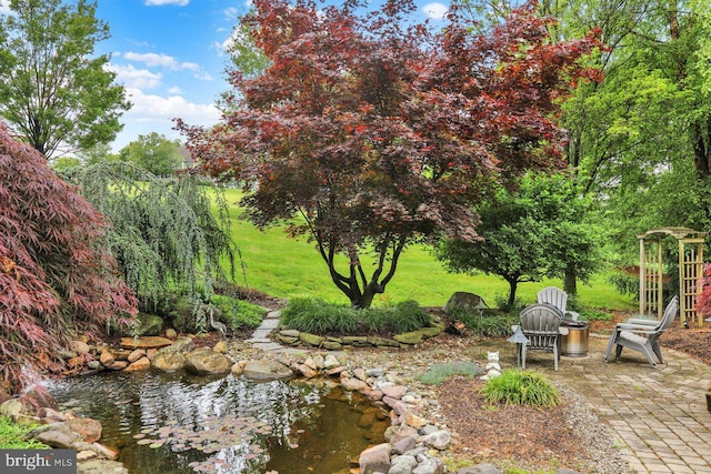 12 Fox Glen Dr, Reading, PA 19608 - view of grassy yard with a patio area