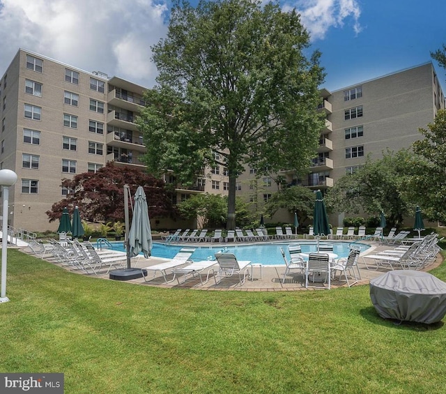 20 Conshohocken State Rd, Bala Cynwyd, PA 19004 - community pool with a lawn and a patio