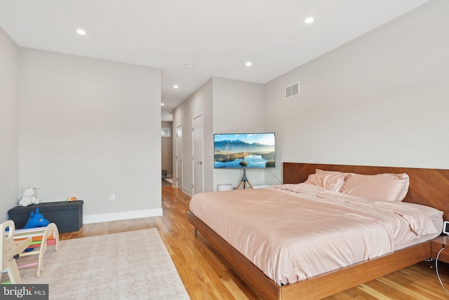 2811 Wharton St, Philadelphia, PA 19146 - bedroom with light wood-style flooring, recessed lighting, a closet, and baseboards