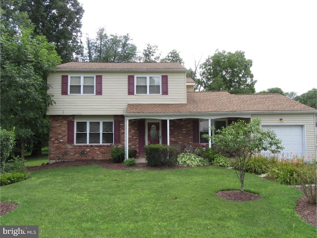 515 Hemingway Dr, Hockessin, DE 19707 - traditional-style house with a front lawn, brick siding, and a garage