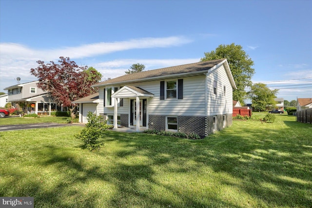 1507 Hemlock Ave, Carlisle, PA 17013 - split foyer home with a garage and asphalt driveway
