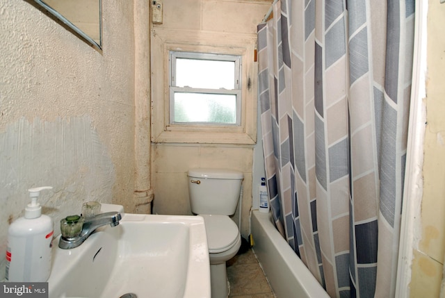 33 Adeline St, Trenton, NJ 08611 - bathroom with toilet, a sink, and shower / tub combo with curtain