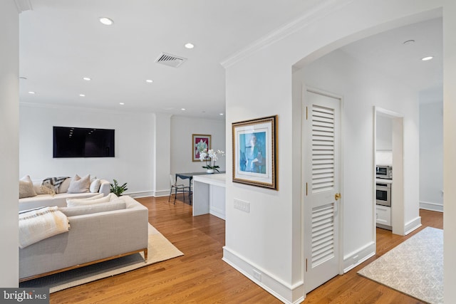 1901 Walnut St Unit 20E, Philadelphia, PA 19103 - living room with arched walkways, ornamental molding, light wood-type flooring, baseboards, and recessed lighting