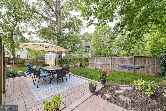 3819 14th St S, Arlington, VA 22204 - view of patio featuring outdoor dining space