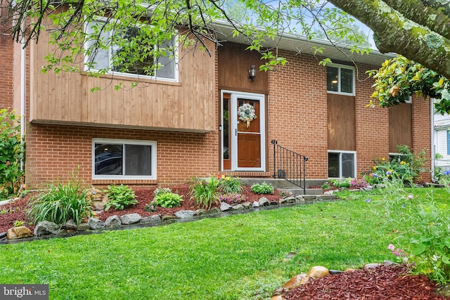 1157 Pine Tree Dr, Annapolis, MD 21409 - view of front facade featuring a front yard and brick siding