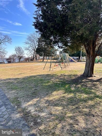 1157 Pine Tree Dr, Annapolis, MD 21409 - view of grassy yard