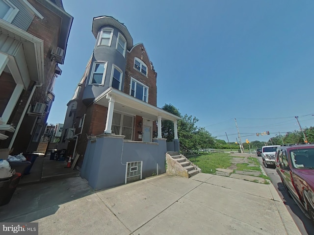 3228 W Diamond St, Philadelphia, PA 19121 - view of front facade featuring a porch and brick siding