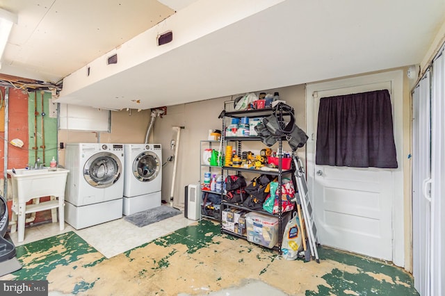 2410 Saint Clair Dr, Temple Hills, MD 20748 - laundry room featuring washer and dryer