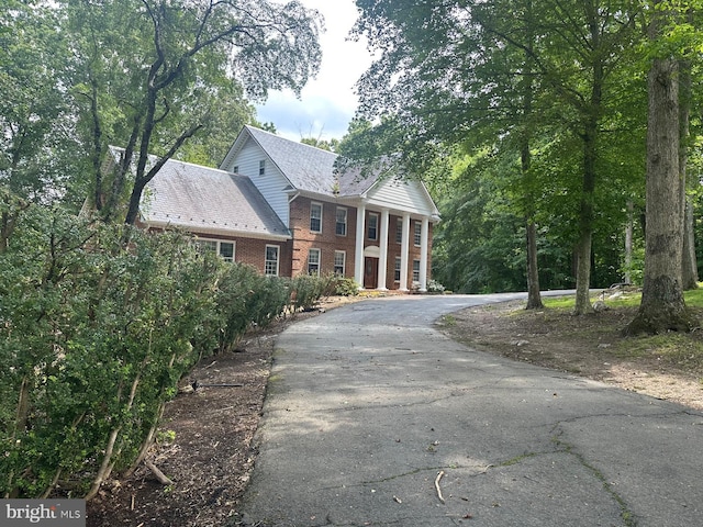 7615 Kincheloe Rd, Clifton, VA 20124 - greek revival house with brick siding and asphalt driveway