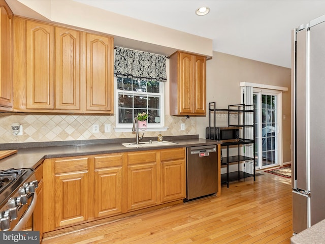 6418 Flintlock Ct, Eldersburg, MD 21784 - kitchen featuring stainless steel appliances, tasteful backsplash, light wood-type flooring, dark countertops, and recessed lighting
