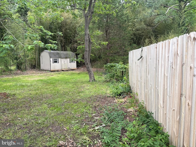 view of yard with a view of trees