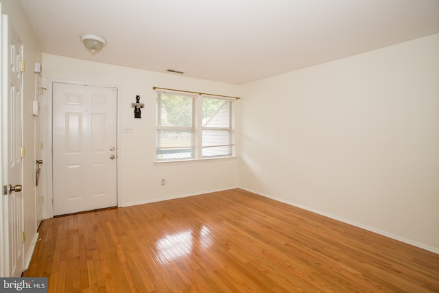 40 Ashley Dr, New Castle, DE 19720 - foyer featuring light wood-style flooring and baseboards
