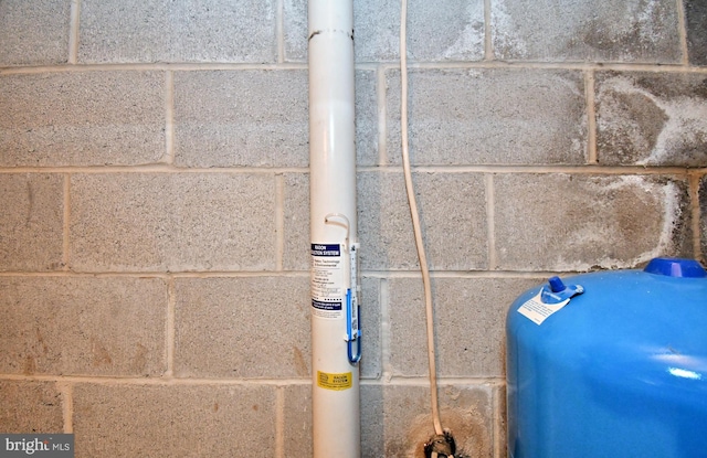 2415 Schaffer Rd, Pottstown, PA 19464 - detailed view of a water pressure tank