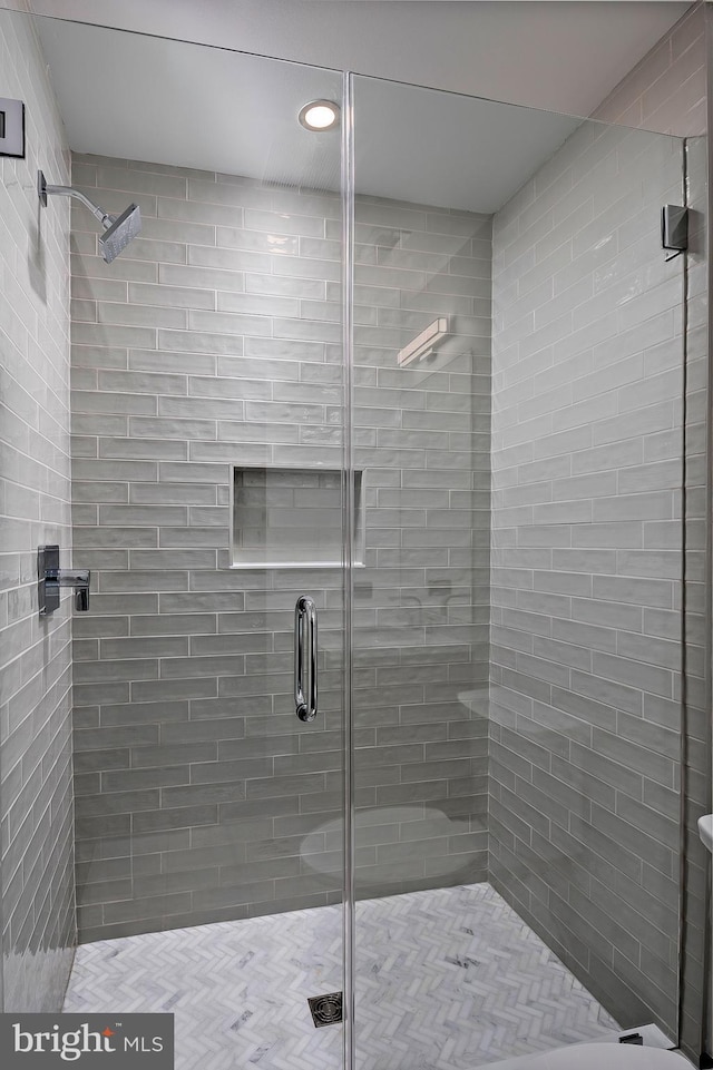 934 Chesterfield Rd, Annapolis, MD 21401 - bathroom featuring a shower stall and recessed lighting