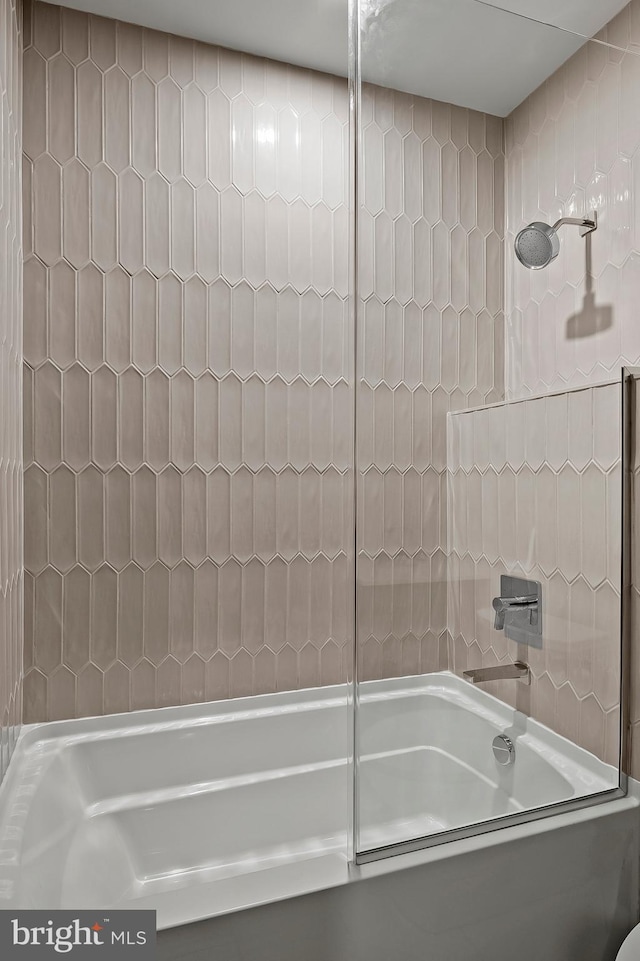 934 Chesterfield Rd, Annapolis, MD 21401 - full bath featuring shower / bathtub combination