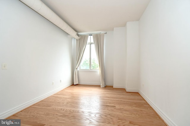 4490 Market Commons Dr Unit 302, Fairfax, VA 22033 - unfurnished room with light wood finished floors and baseboards