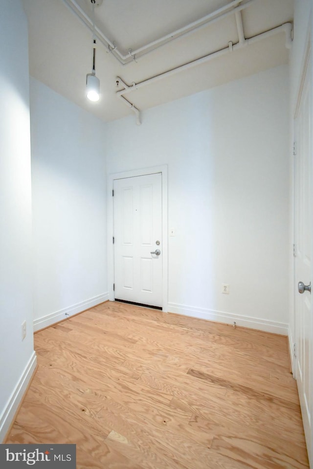 4490 Market Commons Dr Unit 302, Fairfax, VA 22033 - empty room featuring light wood-style flooring and baseboards
