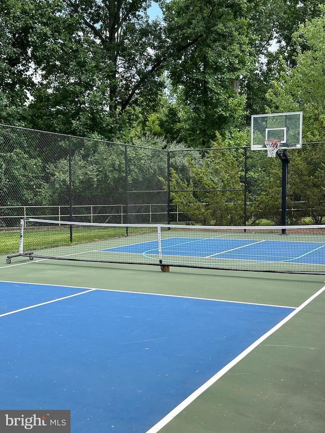 4490 Market Commons Dr Unit 302, Fairfax, VA 22033 - view of tennis court