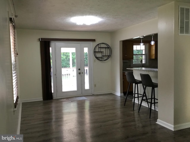 24 Galt Way, Stafford, VA 22554 - foyer featuring dark wood-style floors, baseboards, and a textured ceiling