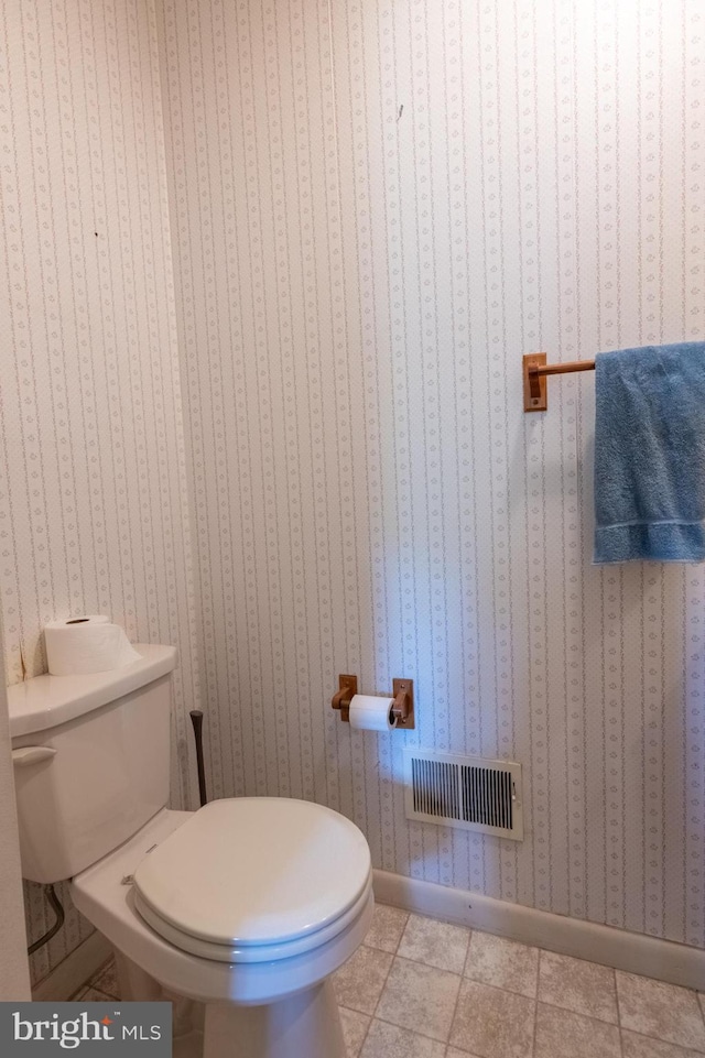 419 S Wyomissing Ave, Reading, PA 19607 - bathroom with toilet and baseboards