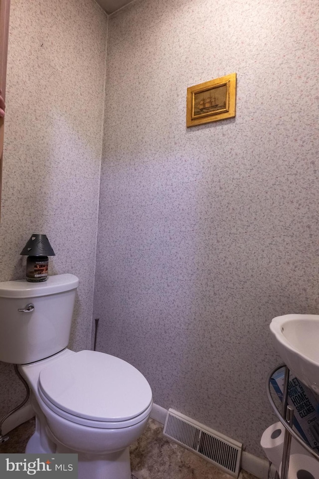 419 S Wyomissing Ave, Reading, PA 19607 - half bath with toilet and baseboards