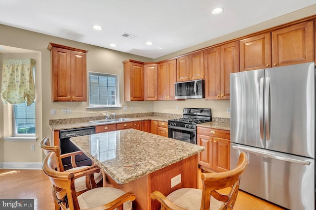 332 Blanketflower Ln, West Windsor, NJ 08550 - kitchen featuring black appliances, a sink, a kitchen bar, recessed lighting, and light wood-type flooring