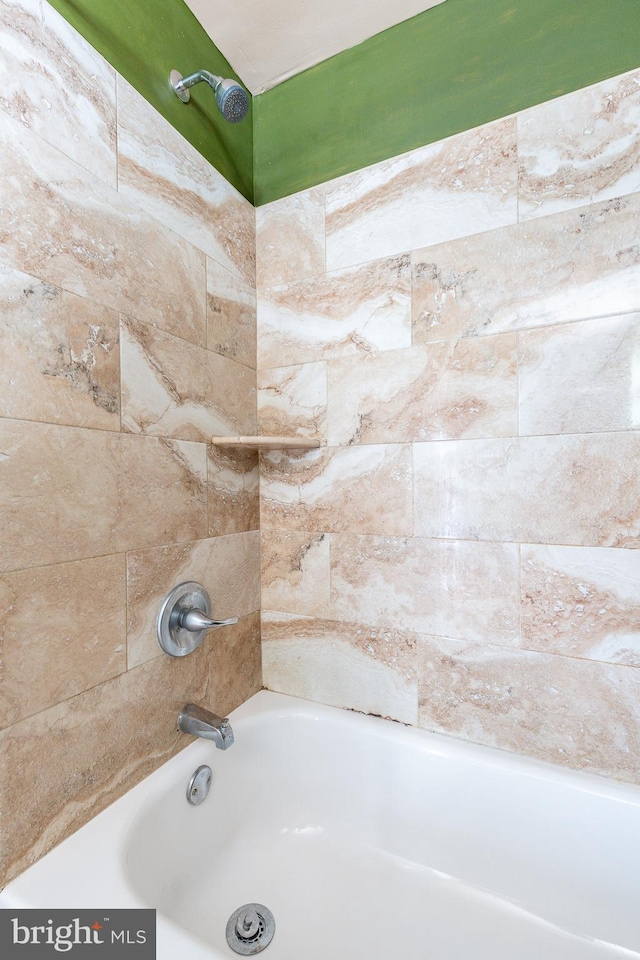 2014 N 4th St, Philadelphia, PA 19122 - bathroom with washtub / shower combination